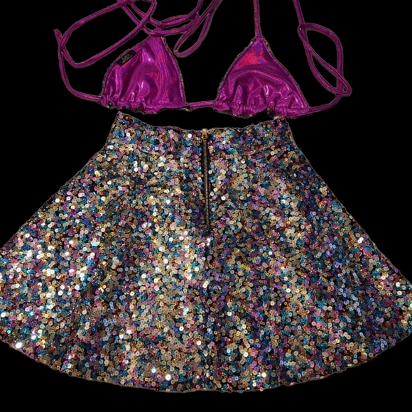 SUPER FUN SEQUIN BIKINI TOP W/MATCHING SEQUIN SKATER SKIRT. MetallicPINK/PURPLE - Picture 5 of 11